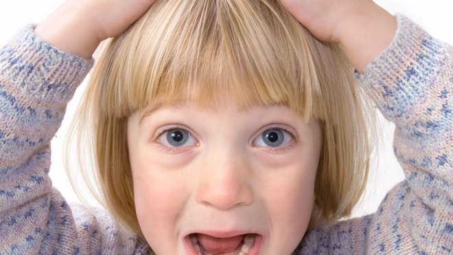 Detectar piojos en los niños, vídeo práctico de cómo revisar la cabeza