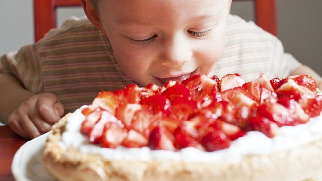 Cómo frenar los niños ansiosos con la comida