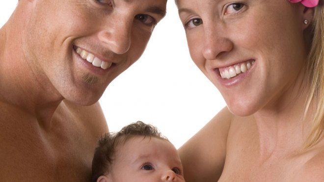 ¿Debemos mostrarnos desnudos delante de los niños?