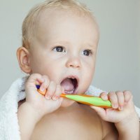 Qué hacer cuando sangran las encias de los niños