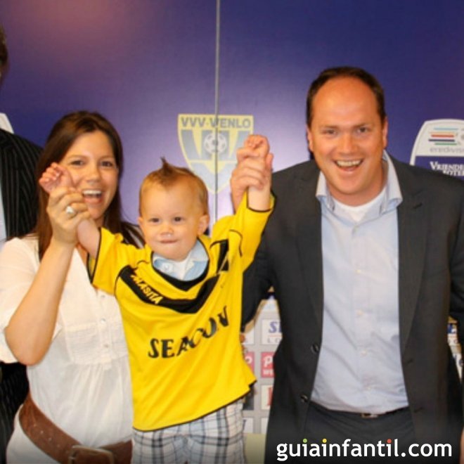 Bebé fichado por equipo de fútbol