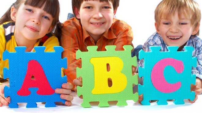 El alfabeto dactilológico en la lengua de signos para niños