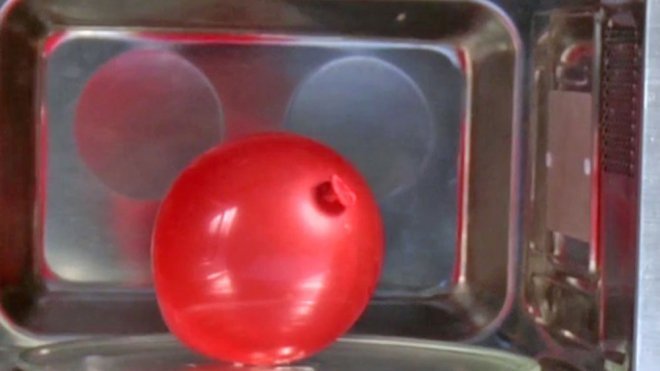 Cómo inflar un globo en un microondas. Ciencia para niños