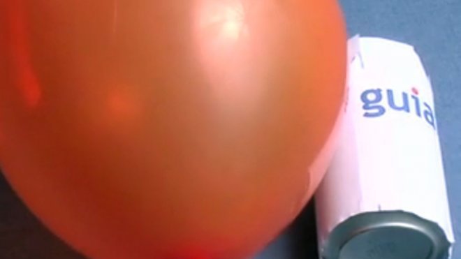 Experimentos infantiles. Cómo hacer rodar una lata con un globo
