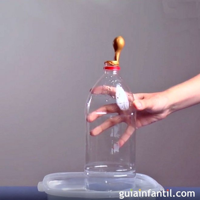 Inflar globo con media botella. Ciencia para niños
