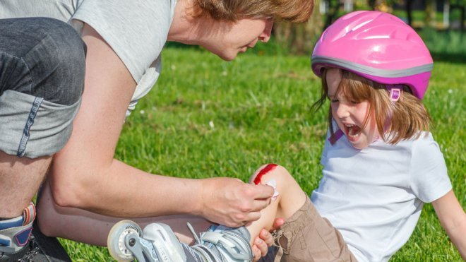 Cómo detener una hemorragia, primeros auxilios en los niños