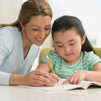Consejos para ayudar a los niños con los deberes escolares