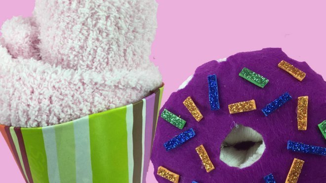 Cómo hacer cupcakes y donuts con calcetines