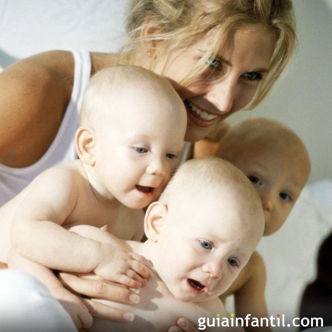 ¿Se puede amamantar a gemelos?