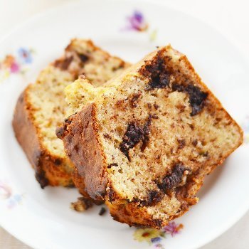 Cómo hacer un bizcocho de plátano con bolitas de chocolate