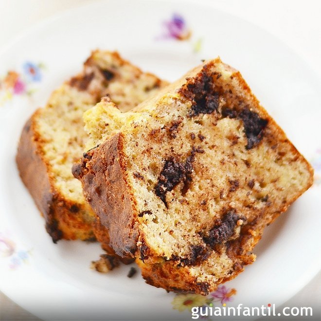 Cómo hacer un bizcocho de plátano con bolitas de chocolate