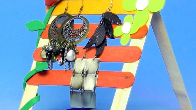 Cómo hacer un porta pendientes casero. Manualidades de reciclaje