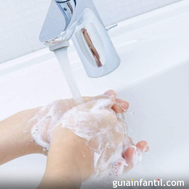 Jabón de glicerina con sorpresa. Manualidad para los niños