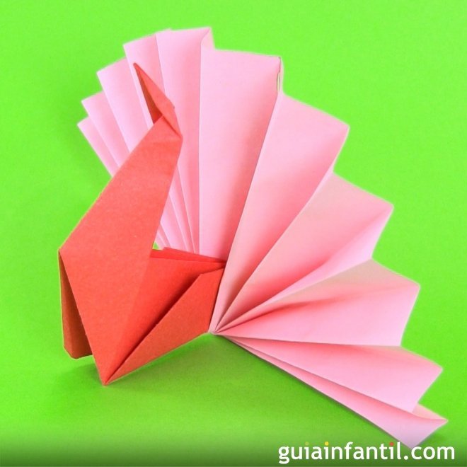Pavo real de origami. Manualidades con papel