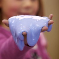 Cómo hacer flubber o masa sensorial con los niños. Experimento infantil