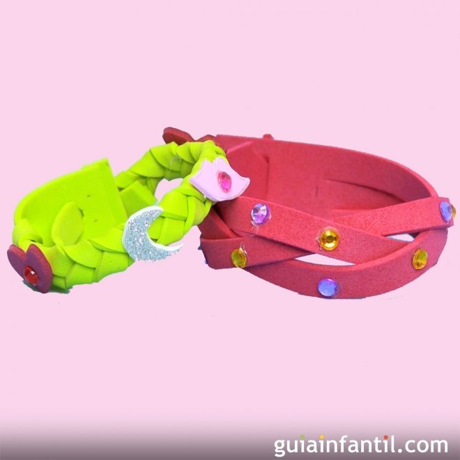 Cómo hacer pulseras de goma eva para regalar. Manualidades infantiles
