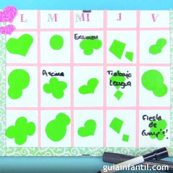 Cómo hacer un organizador o calendario escolar para los niños