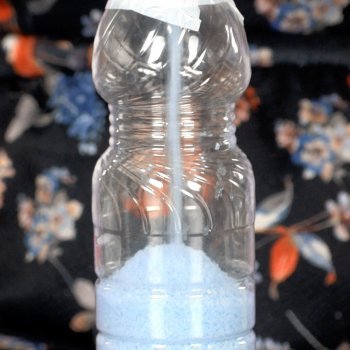 Cómo hacer un reloj de arena con material reciclado. Experimento para niños