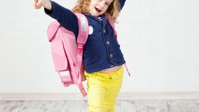 Cómo deben llevar la mochila los niños para evitar lesiones de espalda