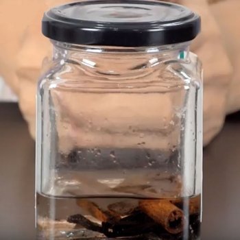 Cómo hacer perfume casero de vainilla con los niños