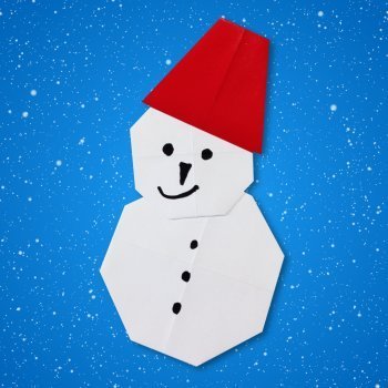 Muñeco de nieve hecho en origami