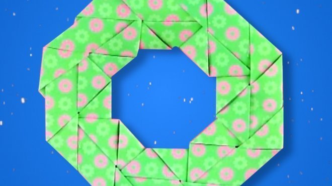 Cómo hacer una corona de Navidad de origami