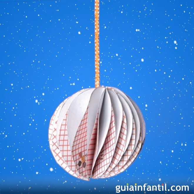 Bola de Navidad de origami para adornar el árbol