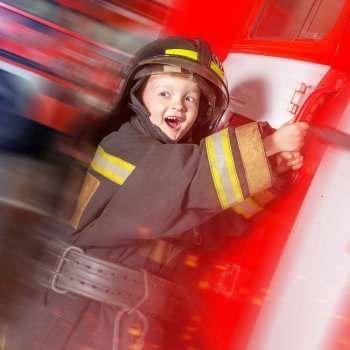 Cómo es un camión de bomberos por dentro. Vídeos educativos para niños