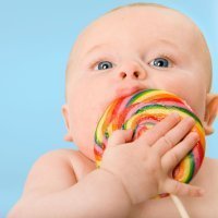 10 alimentos que no debe tomar el bebé