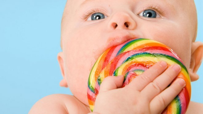 10 alimentos que no debe tomar el bebé