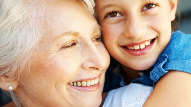 Por que son tan importantes las abuelas maternas para los niños