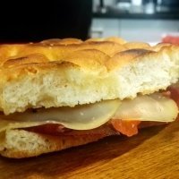 Receta de focaccia de cecina para la merienda de los niños
