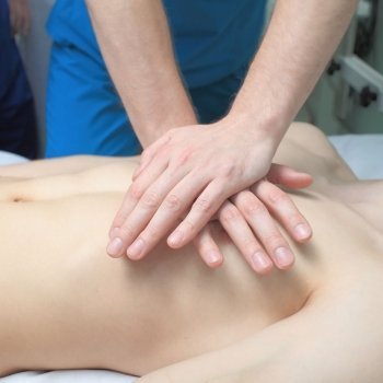 Una joven salva la vida a un niño con la maniobra de CPR