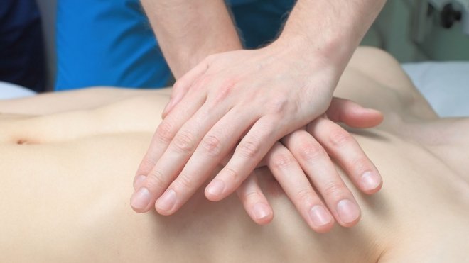 Una joven salva la vida a un niño con la maniobra de CPR