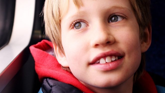 Qué es el autismo y cuál es su origen en la infancia