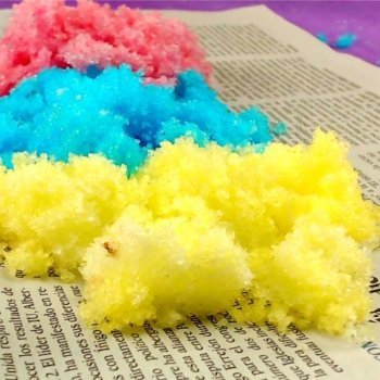 Cómo hacer nieve de colores con un pañal de bebé