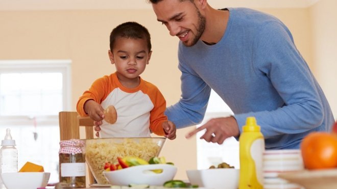 Qué tareas pueden hacer los niños en casa según el método Montessori