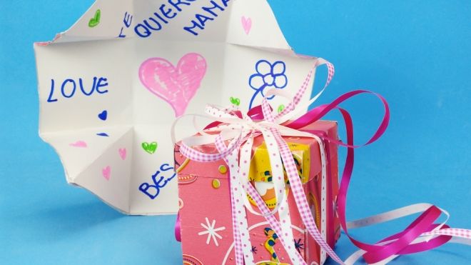 Cómo hacer una caja tarjeta para regalar a mamá en el Día de la Madre