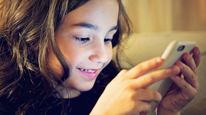 Por qué las redes sociales pueden crear adicción en los niños