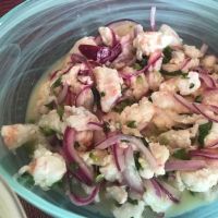 Cómo hacer ceviche peruano de pescado y gambas, paso a paso
