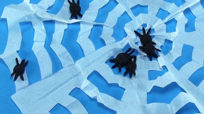 Telaraña para decorar la casa en Halloween. Manualidades infantiles para Halloween