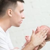 Masajes para aliviar el dolor de oídos del bebé