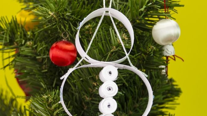 Muñeco de nieve para adornar el árbol de Navidad. Manualidades infantiles