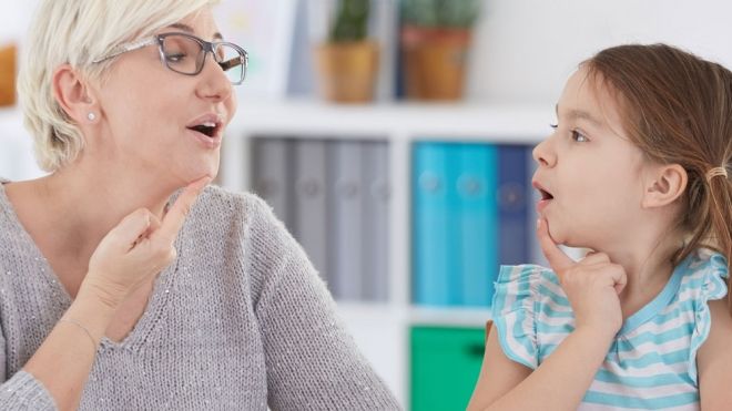 Cómo vencer la tartamudez infantil. Consejo de cantante Ed Sheeran a los niños