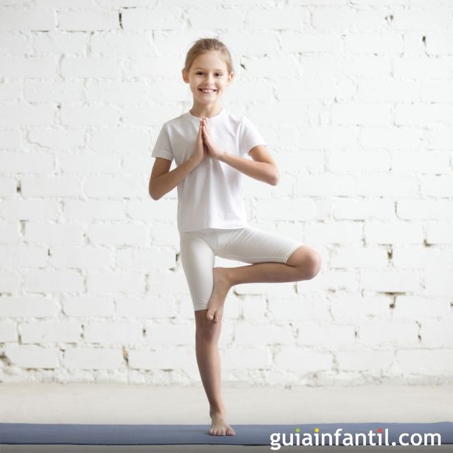 Postura del árbol o Vrksasana. Yoga para niños