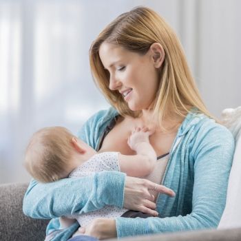 Lactancia materna a demanda. Alimentación del recién nacido
