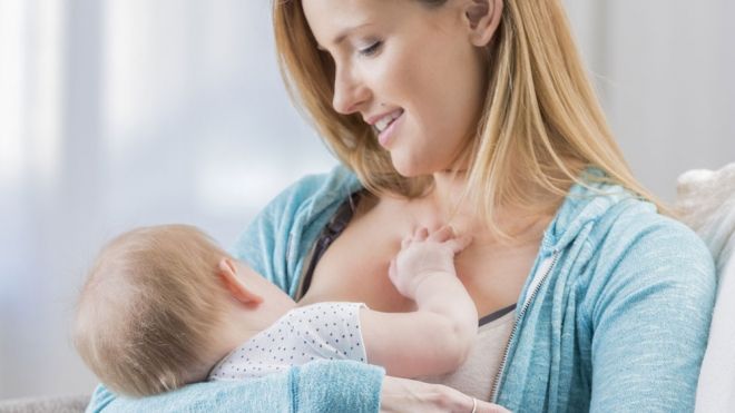 Lactancia materna a demanda. Alimentación del recién nacido