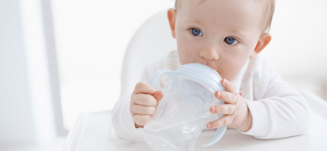 Agua para el bebé, sí o no Agua para el bebé, sí o no