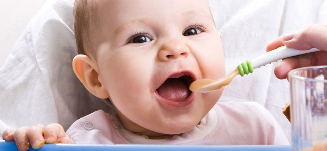 Cena del bebé: alimentos que favorecen el descanso