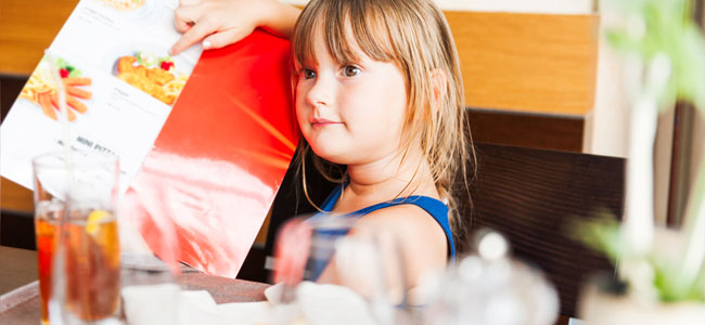 comer fuera de casa con niños con alergias alimentarias